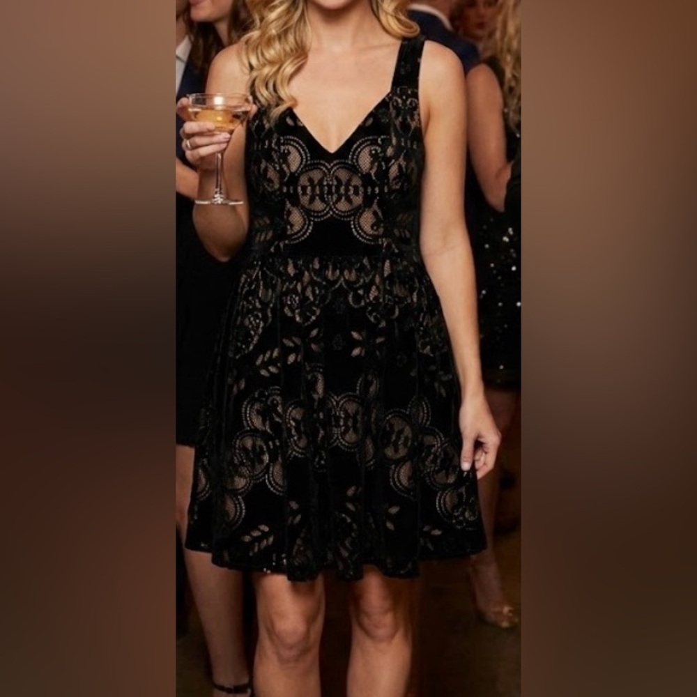 Plenty by Tracey Reese black velvet mini dress floral laser cut nude liner sz 4